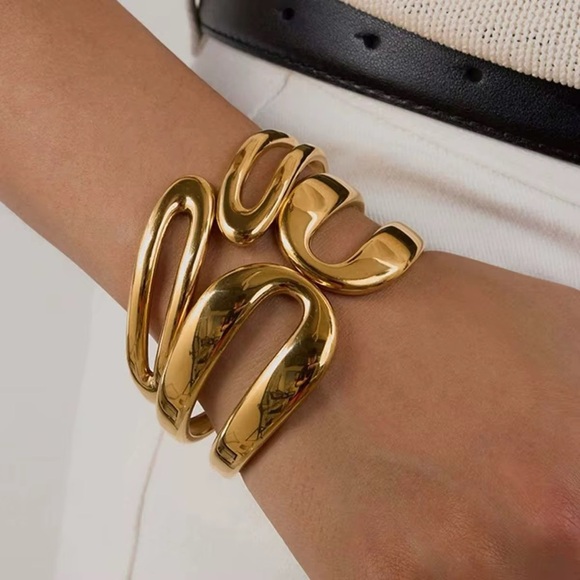 18K Gold Plated Bangle - Picture 4 of 6